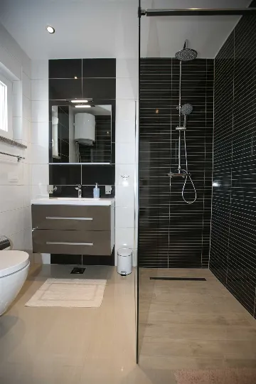 3-Bedroom Holiday House with Pool in Skrbčići