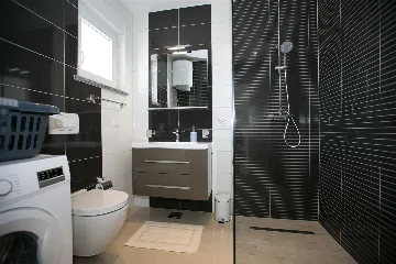 3-Bedroom Holiday House with Pool in Skrbčići