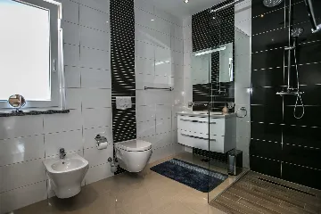 3-Bedroom Holiday House with Pool in Skrbčići