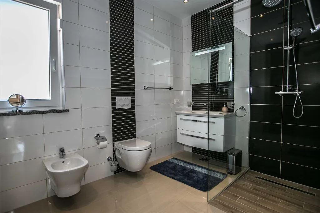 3-Bedroom Holiday House with Pool in Skrbčići