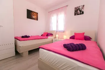 3-Bedroom Holiday House with Pool in Skrbčići