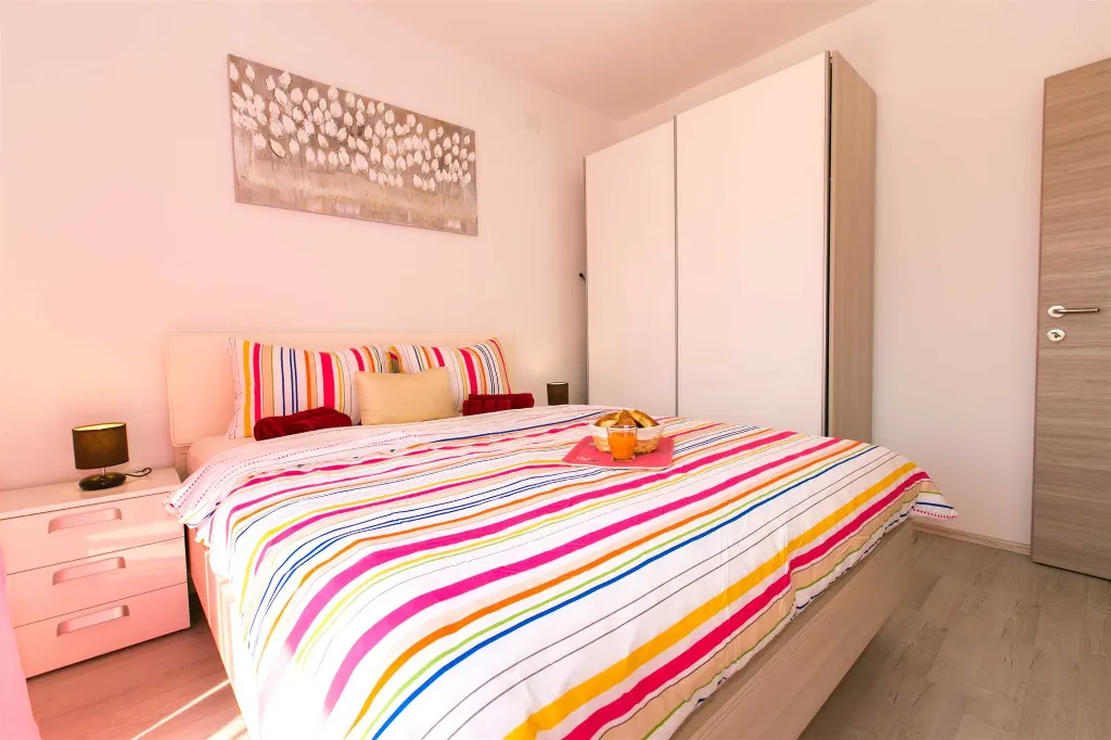 3-Bedroom Holiday House with Pool in Skrbčići