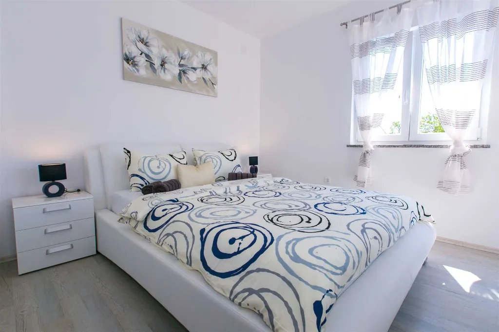 3-Bedroom Holiday House with Pool in Skrbčići