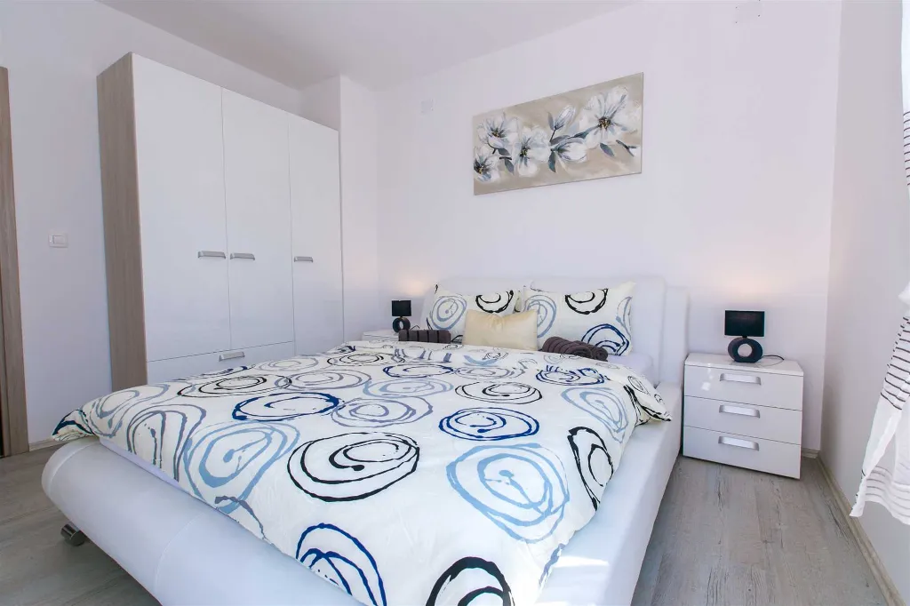 3-Bedroom Holiday House with Pool in Skrbčići