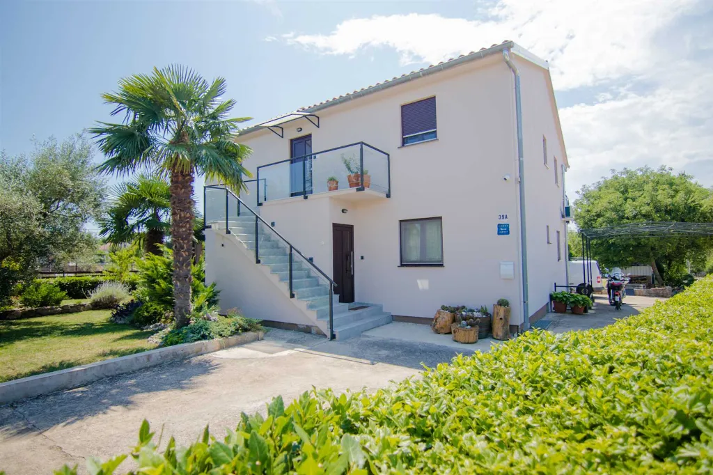 Balcony 1-Bedroom Apartment in Malinska for 4