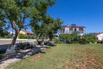 Balcony 1-Bedroom Apartment in Malinska for 4