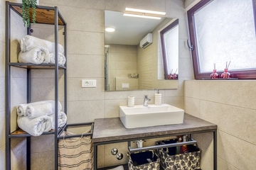 Balcony 1-Bedroom Apartment in Malinska for 4