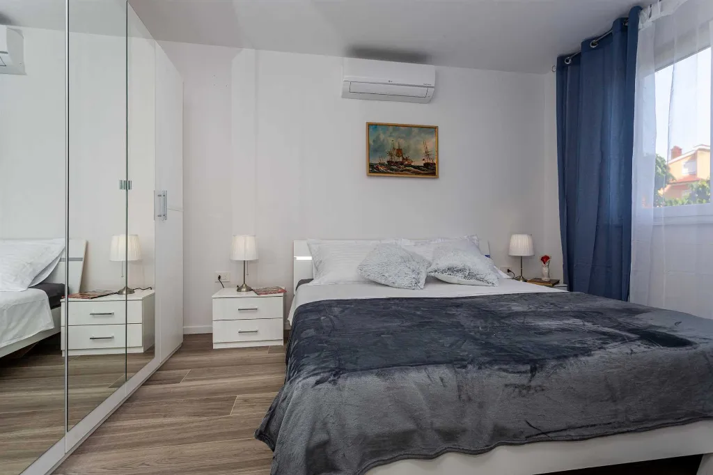 2-Bedroom Apartment with Sea View Balcony in Porat