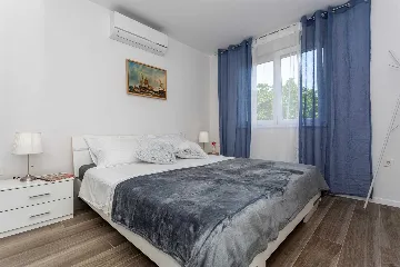 2-Bedroom Apartment with Sea View Balcony in Porat