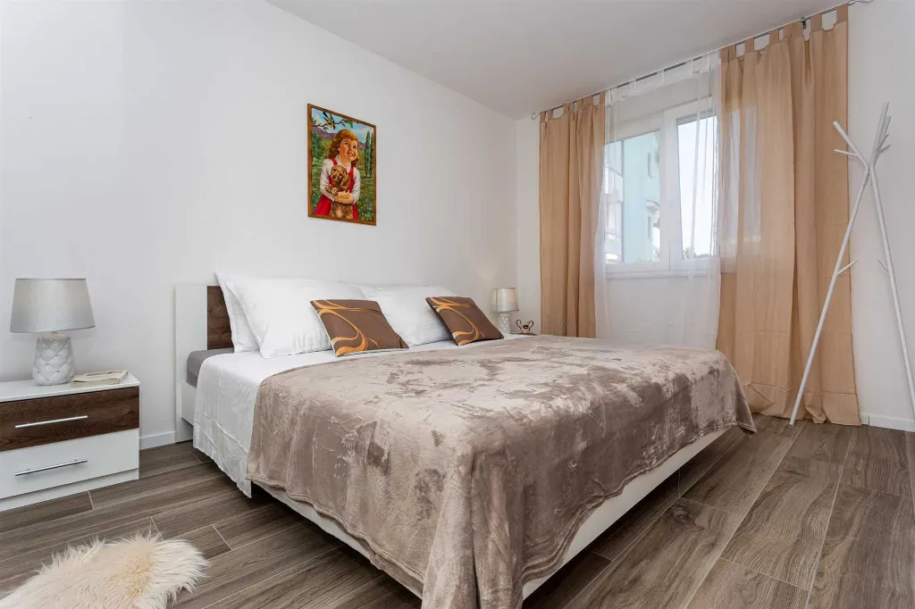 2-Bedroom Apartment with Sea View Balcony in Porat