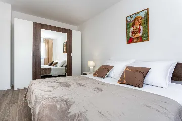 2-Bedroom Apartment with Sea View Balcony in Porat