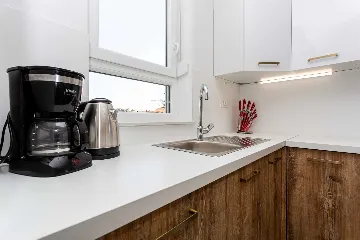 2-Bedroom Apartment with Sea View Balcony in Porat