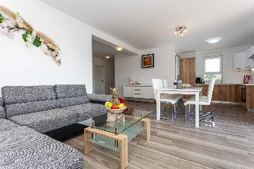 2-Bedroom Apartment with Sea View Balcony in Porat