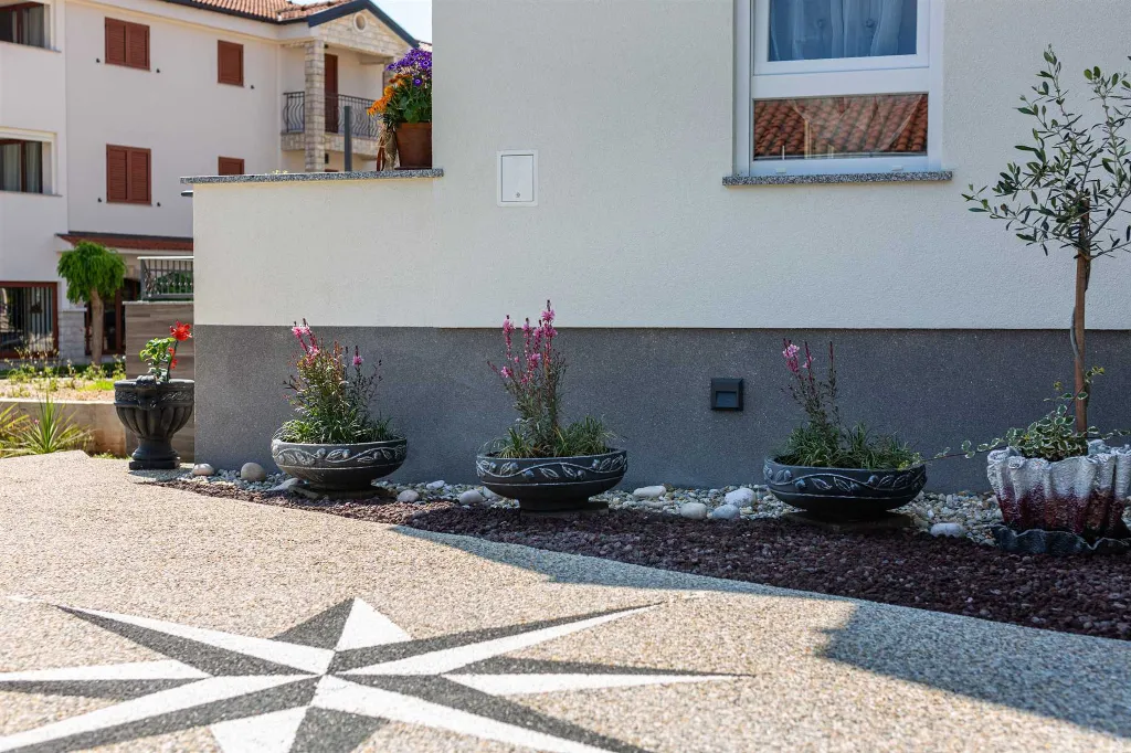 Apartment with Sea View and Balcony in Porat