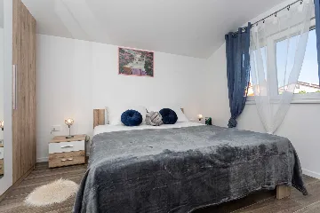 Apartment with Sea View and Balcony in Porat