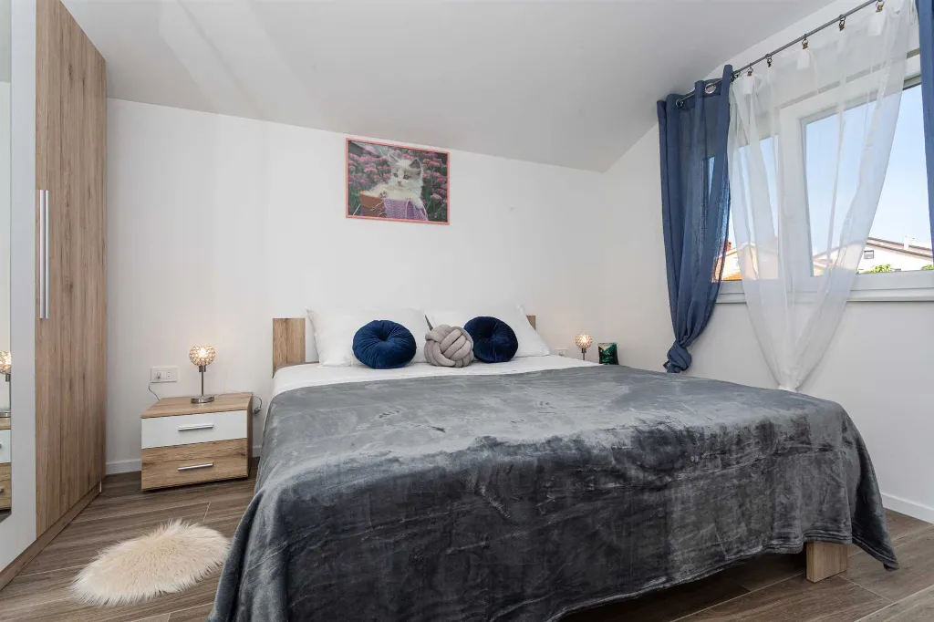 Apartment with Sea View and Balcony in Porat