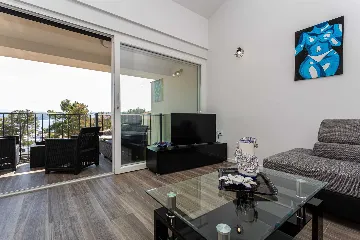 Apartment with Sea View and Balcony in Porat