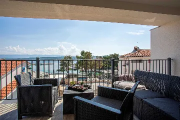 Apartment with Sea View and Balcony in Porat