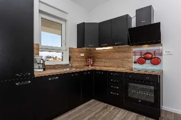 Apartment with Sea View and Balcony in Porat