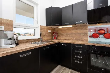 Apartment with Sea View and Balcony in Porat