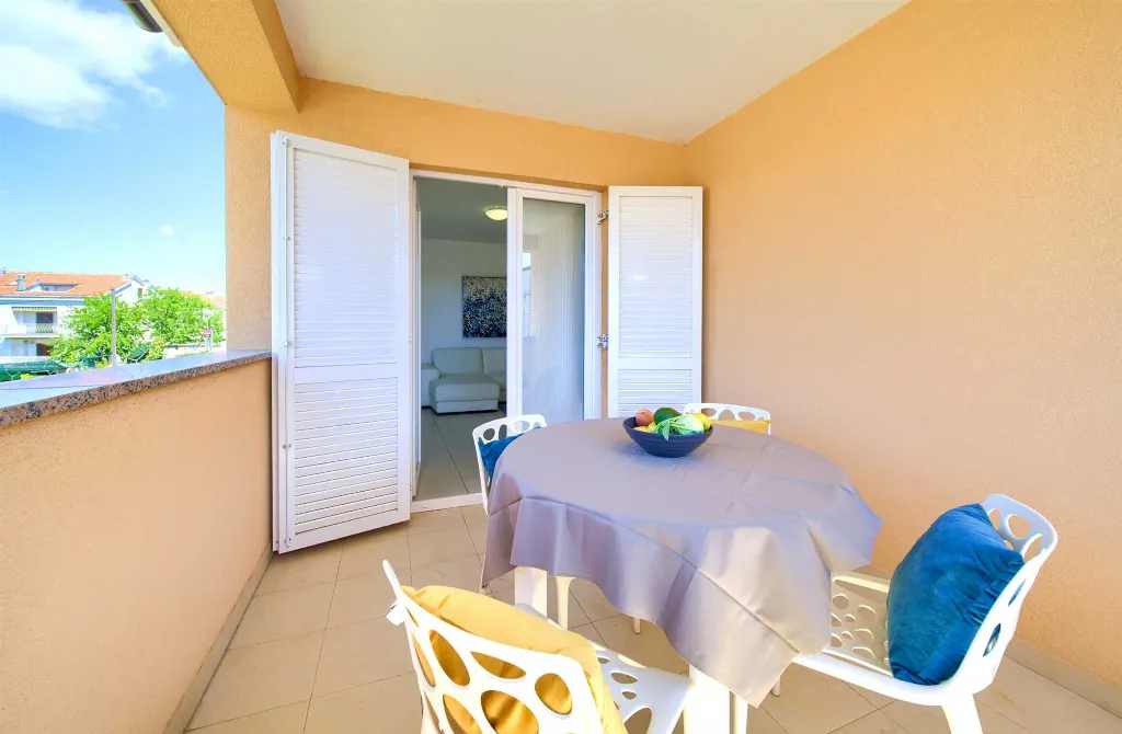Two-Bedroom Apartment in Malinska for 4 Guests