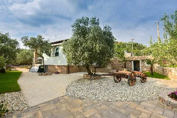 2-Bedroom Villa with Hot Whirlpool in Punat