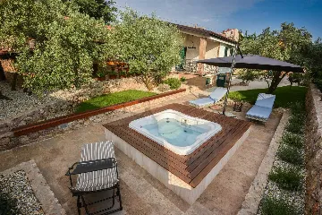 2-Bedroom Villa with Hot Whirlpool in Punat