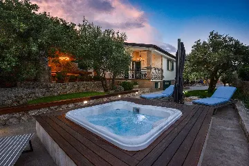 2-Bedroom Villa with Hot Whirlpool in Punat