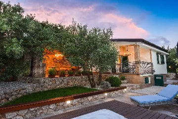 2-Bedroom Villa with Hot Whirlpool in Punat