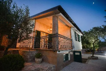 2-Bedroom Villa with Hot Whirlpool in Punat