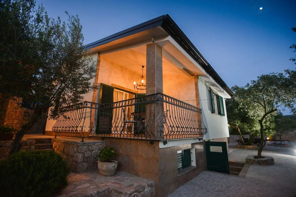 2-Bedroom Villa with Hot Whirlpool in Punat