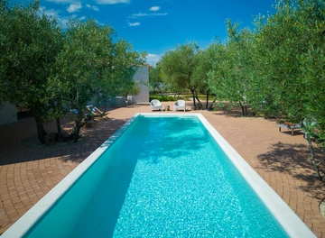 Villa in Linardići for Up to 12 Guests