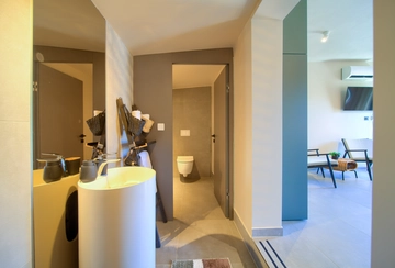 Villa in Linardići for Up to 12 Guests