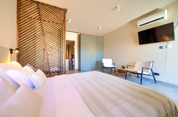 Villa in Linardići for Up to 12 Guests