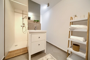 Villa in Linardići for Up to 12 Guests