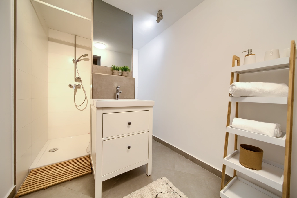 Villa in Linardići for Up to 12 Guests