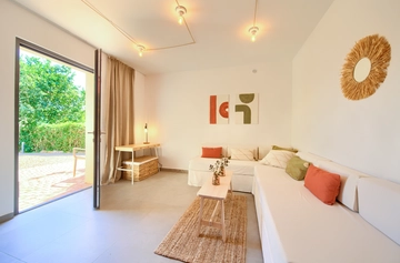 Villa in Linardići for Up to 12 Guests