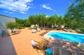 Villa in Linardići for Up to 12 Guests