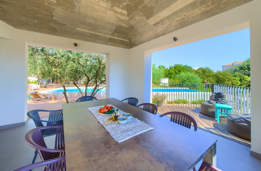 Villa in Linardići for Up to 12 Guests