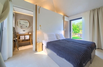 Villa in Linardići for Up to 12 Guests