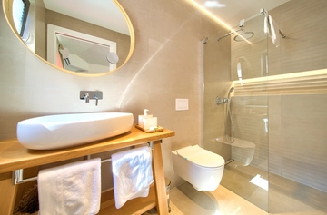 Villa in Linardići for Up to 12 Guests