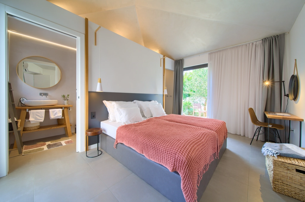 Villa in Linardići for Up to 12 Guests