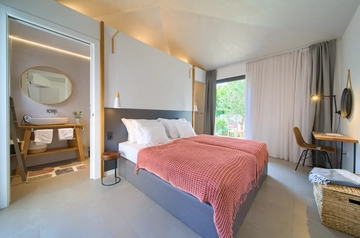 Villa in Linardići for Up to 12 Guests