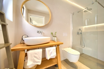 Villa in Linardići for Up to 12 Guests