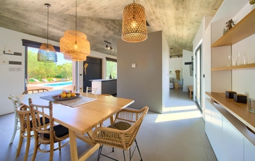 Villa in Linardići for Up to 12 Guests