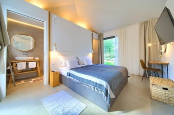 Villa in Linardići for Up to 12 Guests