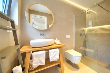 Villa in Linardići for Up to 12 Guests