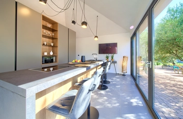 Villa in Linardići for Up to 12 Guests