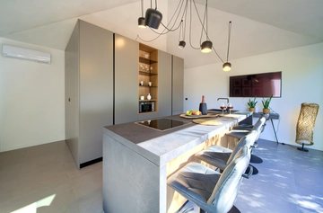 Villa in Linardići for Up to 12 Guests