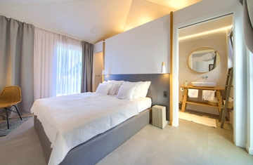 Villa in Linardići for Up to 12 Guests